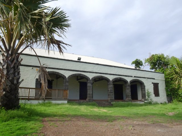 Le Théâtre de Pierrefonds, géré par la commune de St-Pierre et Lalanbik