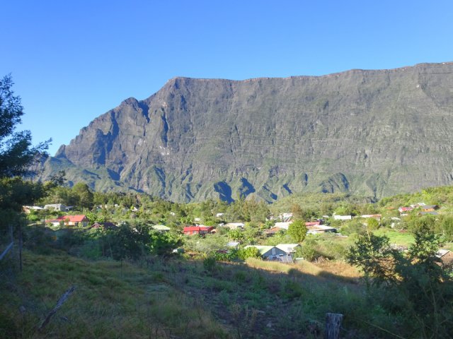 Les vues sur le Grand Bénare et le Rempart de Mafate sont imprenables