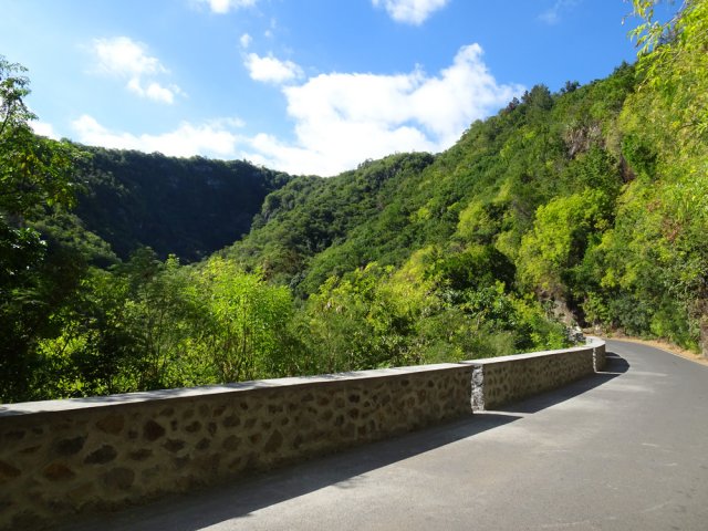 Retour à la Ravine de la Chaloupe en prenant garde à la circulation