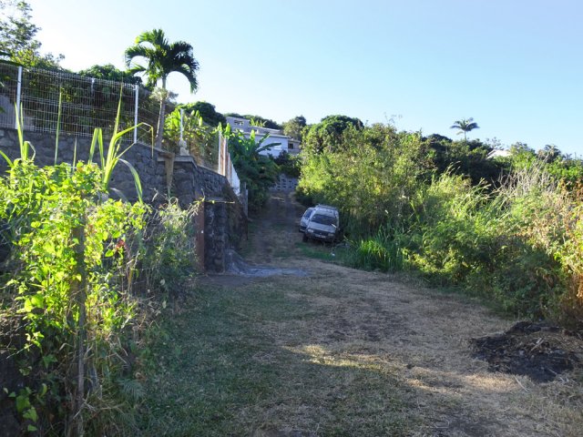 Prendre un premier raccourci pour atteindre le Chemin Laurency Rivière