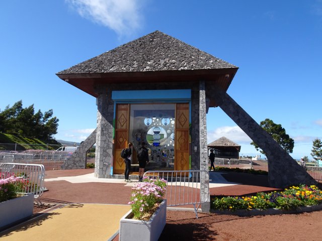 Une fois ouverte, on peut étudier le mécanisme de la clepsydre