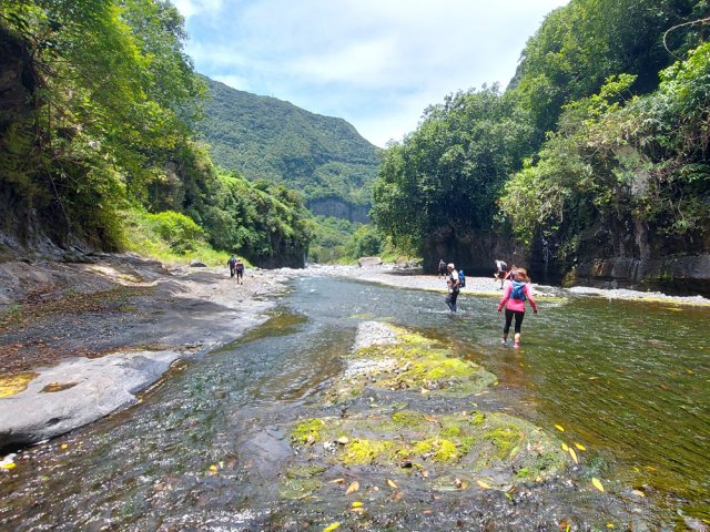 On peut marcher n'importe où car peu d'eau et rives propres