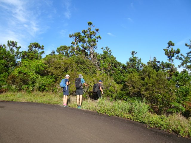 Départ de sentier très discret dans le premier lacet