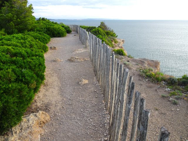 Là, ce sont des palissades pour éloigner du vide