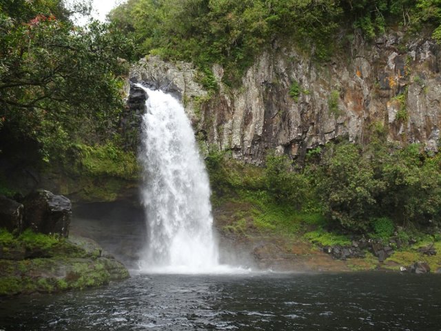 L'arrivée à la cascade bruyante du Bassin de la Mer